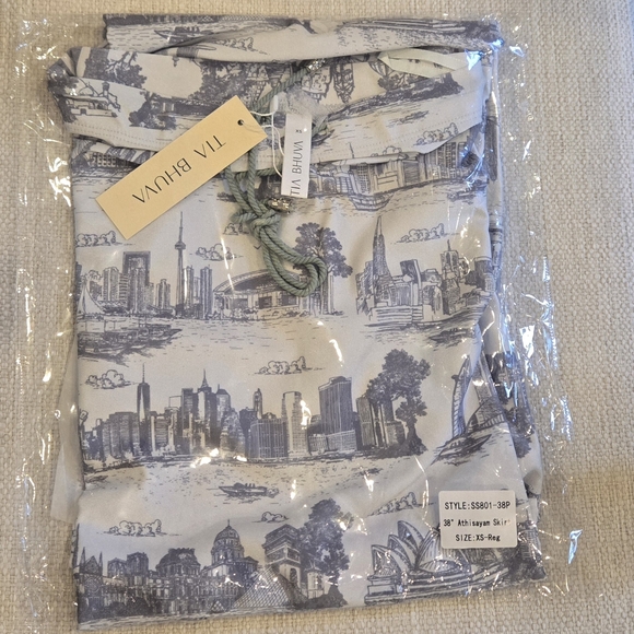 Tia Bhuva 38" Athisayam Saree Silhouette™ (Size: XS) - Picture 2 of 2